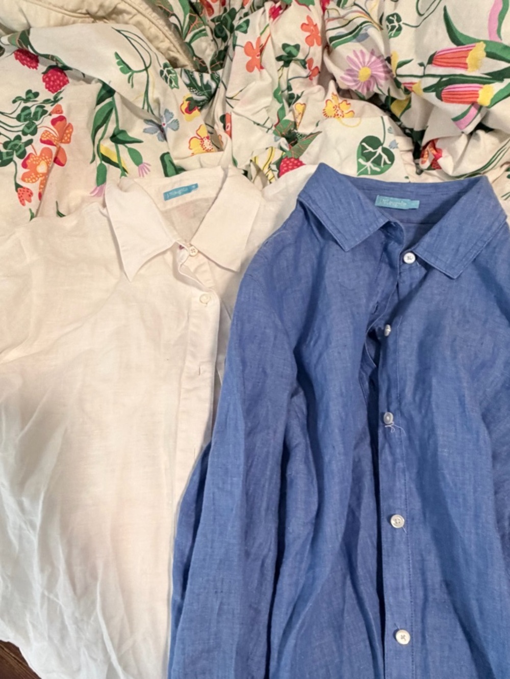 J Laughlin Women's Linen Button-Down Shirt - White and Blue